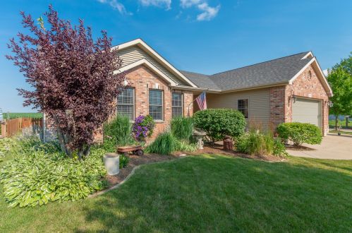 1154 Arneita St, Sycamore IL  60178-1125 exterior