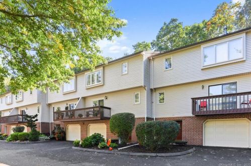 23 Huntington Hts, Huntington CT  06484-2968 exterior