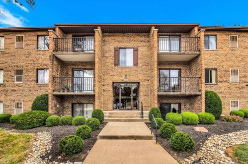 5442 Bluesky Dr, Cincinnati OH  45247-6440 exterior