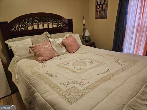 3237 Pawnee Dr, Rex GA 30273-1072 exterior