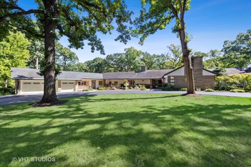 6547 County Line Rd, Willowbrook IL  60527-5719 exterior