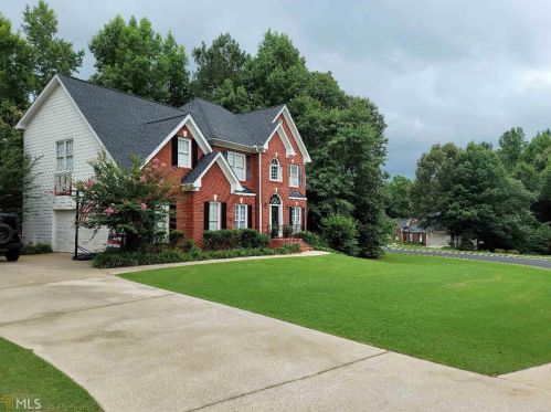 1109 Maple Creek Ave, Loganville, GA 30052-7105