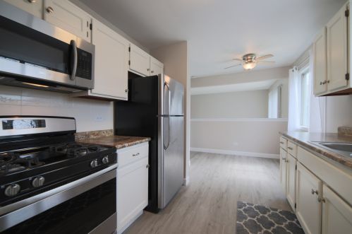 1154 Greensfield Dr, Naperville IL  60563-3338 exterior