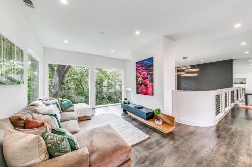 9107 Chapel Valley Rd, Dallas TX  75220-5029 exterior