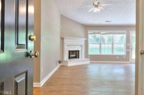 35 Crooked Creek Dr, Porterdale, GA 30016-6207