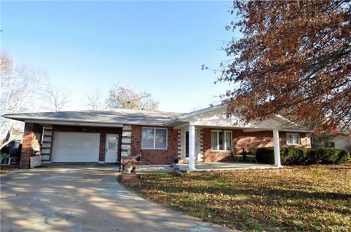 100 Jefferson Dr, Foster Pond, IL 62298-1551