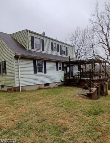 40 Johnson Rd, Hackettstown, NJ 07840-4709
