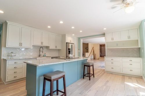 7 Best View Rd, Quaker Hill CT  06375-1402 exterior