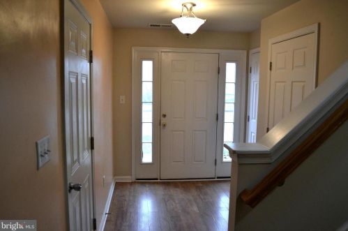 719 Grant Dr, Hanover, PA 17331-2079