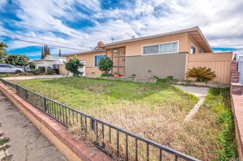 5595 Hawthorne St, Montclair, CA 91763-2514