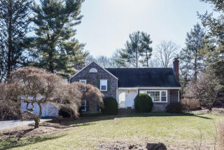 4 Watering Ln, Norwalk, CT 06850-4418