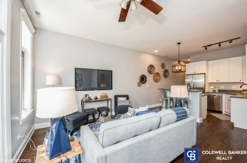 3722 Southport Ave, Chicago, IL 60613-3719