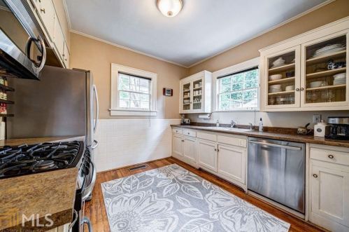 689 Cumberland Cir, Atlanta GA  30306-3256 exterior