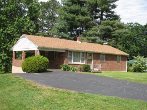 805 Henry St, Gretna VA  24557-4161 exterior