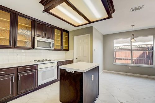 3908 Randall Ln, Carrollton TX 75007-1085 exterior