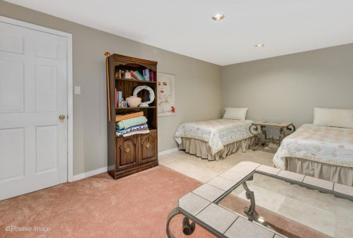 8170 Davis St, Niles IL 60714-1506 exterior