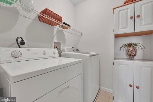 15 Leeds Ct, Lancaster PA  17602-4676 exterior