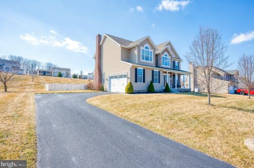 13 Tyler Dr, Hanover, PA 17331-8001