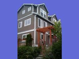 156 Boston St, Seattle, WA 98109-2323