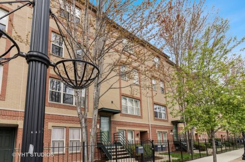2352 71st St, Chicago, IL 60649-2506