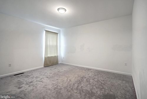 1009 Glen View Dr, York PA  17403-9680 exterior