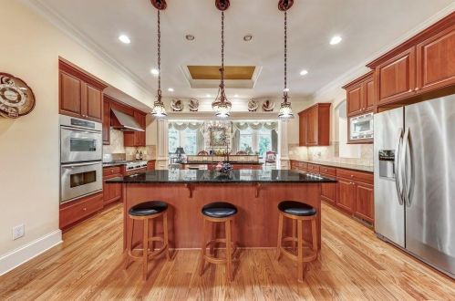 1750 High Trl, Atlanta GA  30339-5617 exterior