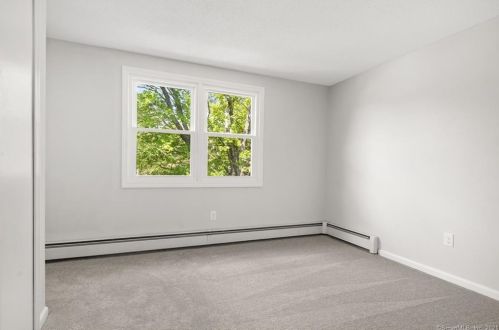 208 Lefoll Blvd, Wapping CT  06074-4261 exterior