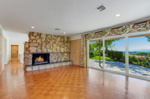 15431 Longbow Dr, Van Nuys, CA 91403-4911