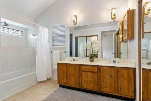 3904 Beaconsdale Dr, Austin TX  78727-2956 exterior