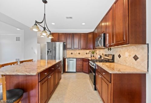 53 Winding Way, Princeton NJ  08540-8809 exterior