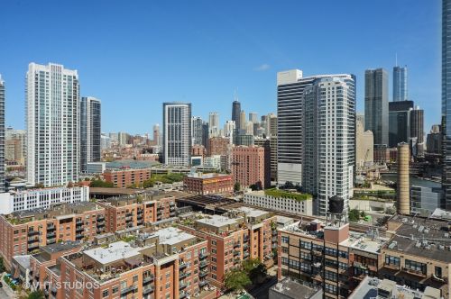 200 Jefferson St, Chicago IL  60661-5603 exterior