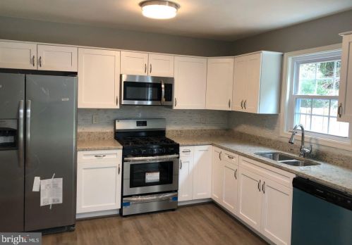 5134 Dahlgreen Pl, Springfield VA  22015-1541 exterior