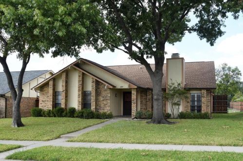 2045 Cologne Dr, Carrollton TX  75007-2335 exterior