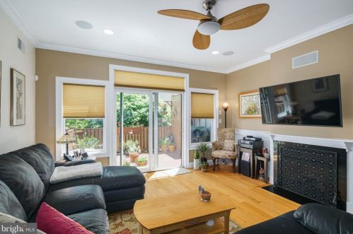 809 20 St, Philadelphia PA 19130-2025 exterior