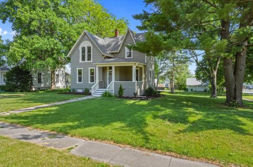 227 Elm St, Sycamore, IL 60178-1930