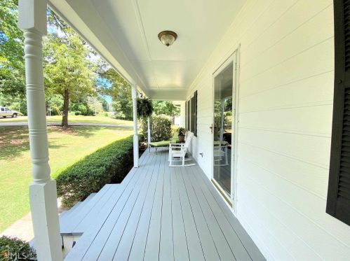 127 Meadowland Trl, Lagrange, GA 30240-9112