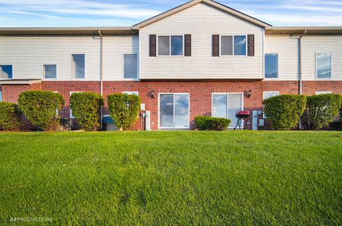 6318 Pond View Dr, Matteson IL  60443-2498 exterior