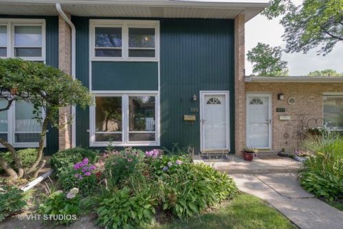 355 Bristol St, Northfield, IL 60093-2945