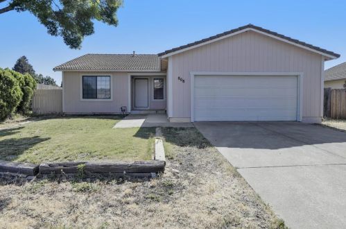 808 Scottsdale Dr, Vacaville, CA 95687-5162