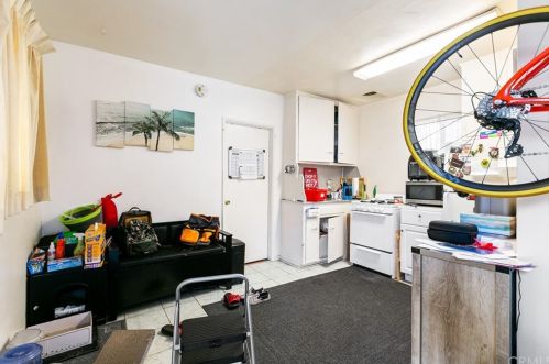 438 Ivy St, Glendale CA  91204-1272 exterior