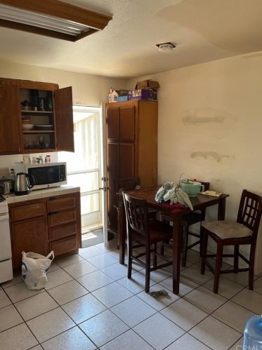 8744 Mission Blvd, Riverside CA  92509-2810 exterior