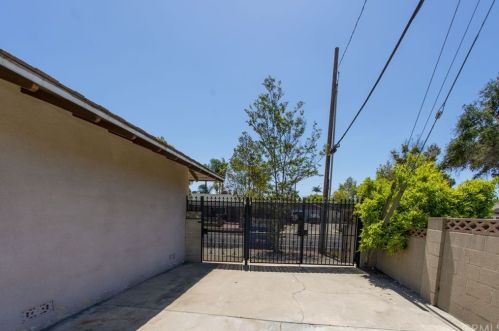 1457 Nutwood St, Anaheim CA  92804-6022 exterior
