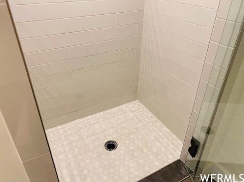 2992 Tracy Dr, Sandy UT 84093-2026 exterior