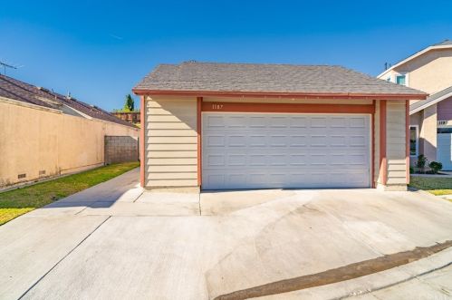 1187 Express Cir, Colton, CA 92324-6230