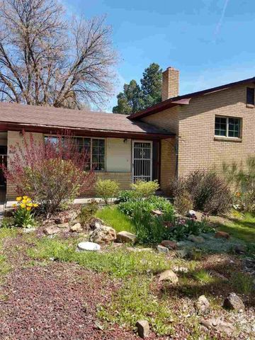 860 Oregon St, Gooding ID  83330-1446 exterior