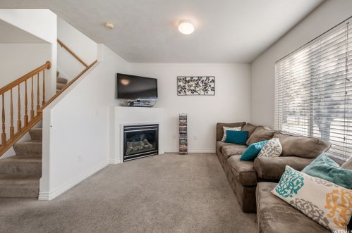 8012 Lismore Ln, Taylorsville, UT 84088-2517