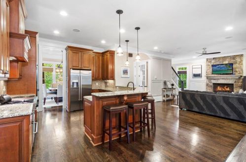 284 Hedden Rd, Atlanta GA  30342-2768 exterior
