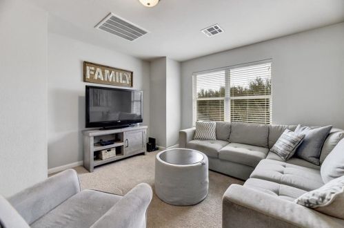 8200 Alophia Dr, Austin TX  78739-1998 exterior