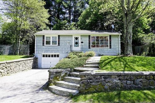 123 Torcon Dr, Torrington, CT 06790-5817