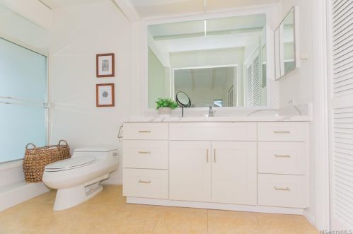 1069 Kaumoku St, Honolulu HI  96825-1307 exterior
